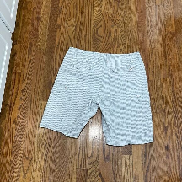 Tommy Bahama Jeans Casual Abstract Stripe Shorts. Size 34. - Picture 2 of 8